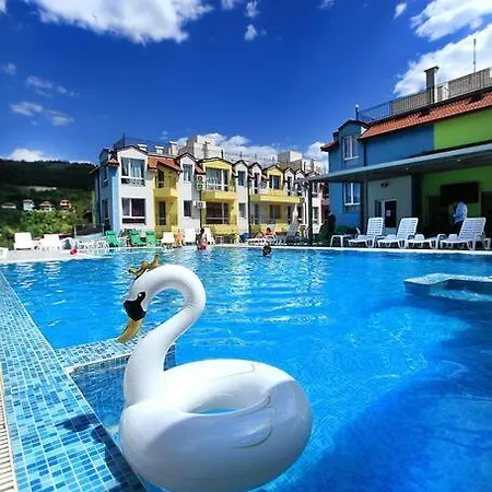 Modern Delux In Flowers&pool Private Complex Apartament